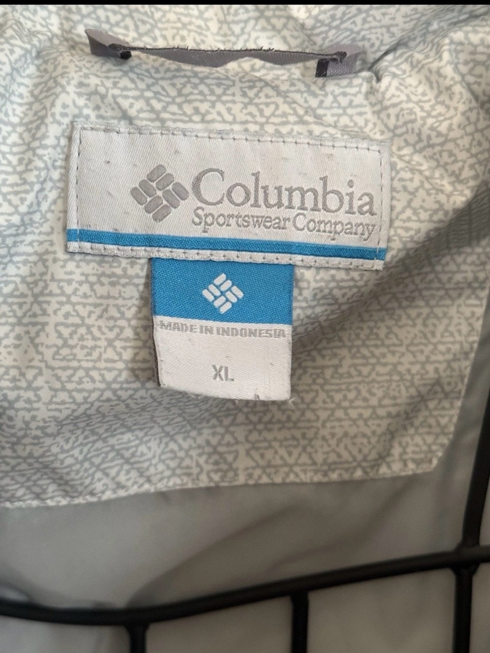 Columbia Light Gray Quilted Puffer Jacket with Faux-Fur Trim - Picture 5 of 6